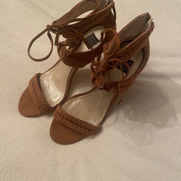 Tan suede sandal size 6 - Picture 1 of 7